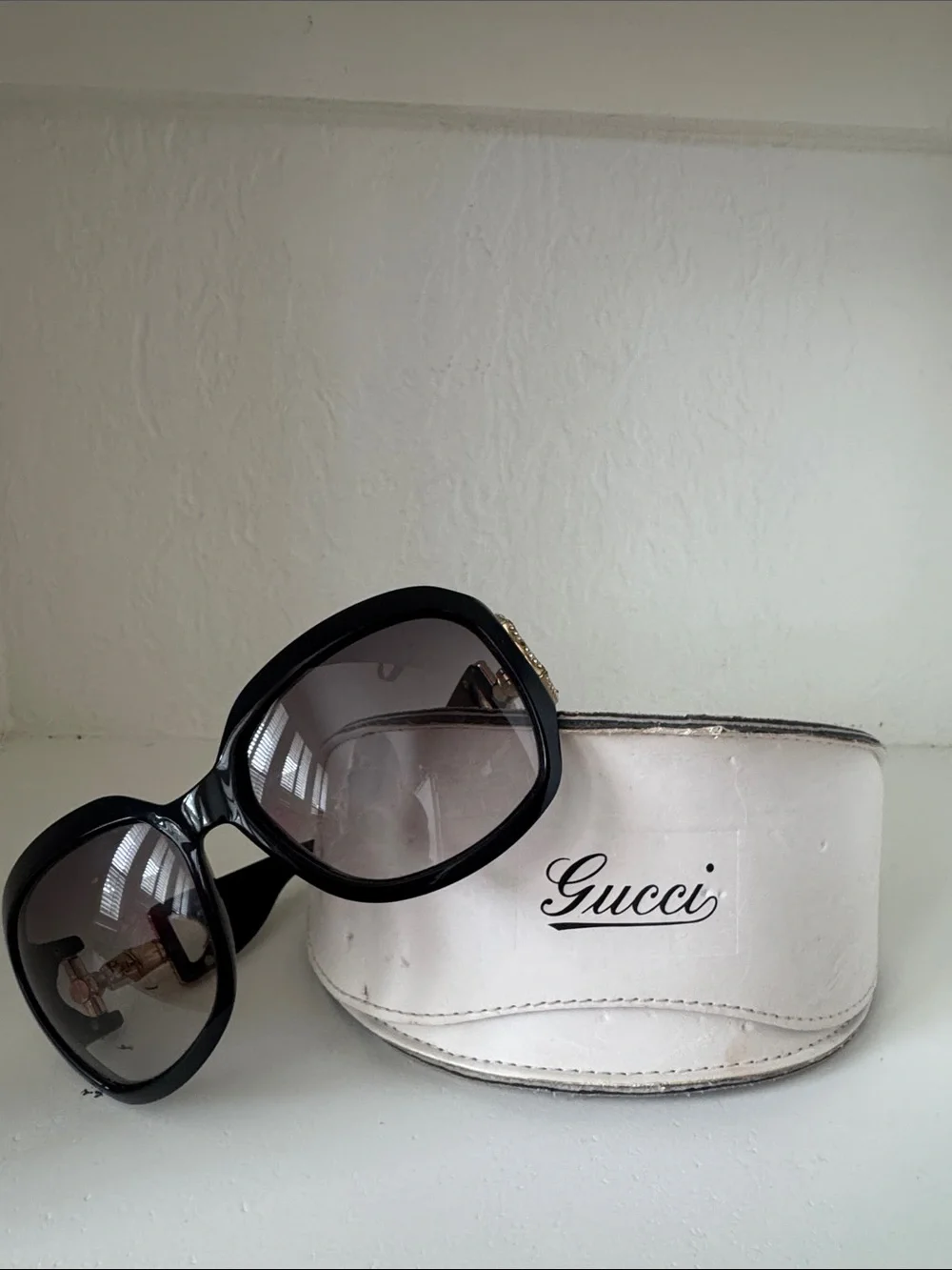 Gucci Black Oversized Gradient Sunglasses - Picture 9 of 10